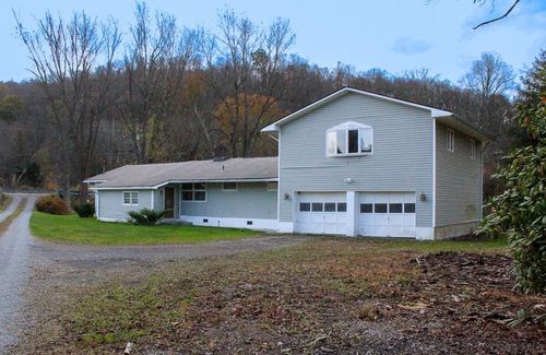 107 Redbud Ln, Latrobe, PA, 15650 | Card Image