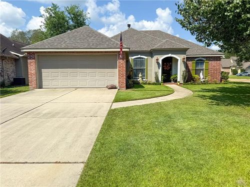 115 Vintage Dr, Covington, LA, 70433-8694 | Card Image