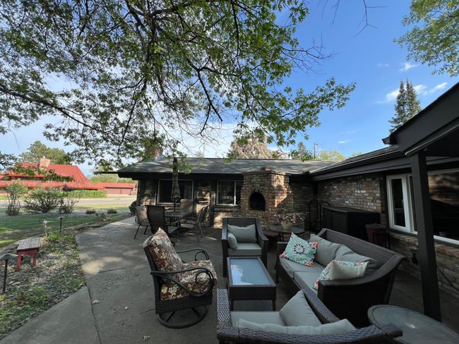 Big patio area with furniture included | Image 42