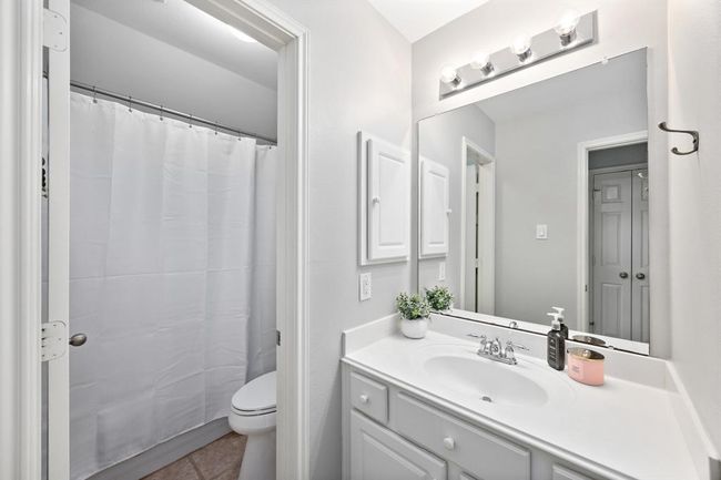 Secondary bathroom. | Image 38