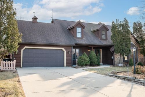 5705 W Abbott Ave, Greenfield, WI, 53220-4927 | Card Image