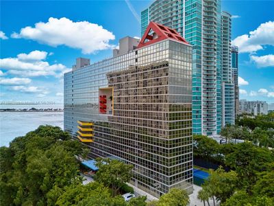 701 - 2025 Brickell Ave, Condo with 3 bedrooms, 4 bathrooms and null parking in Miami FL | Image 2