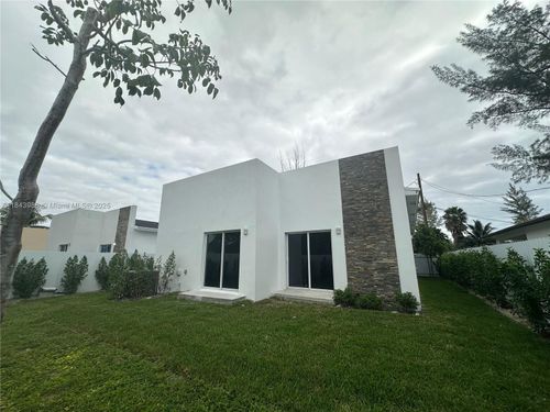 2423 Nw 23rd Ln, Fort Lauderdale, FL, 33311-2927 | Card Image
