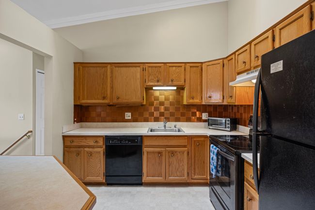 38906 Country Cir, Condo with 2 bedrooms, 3 bathrooms and null parking in Farmington Hills MI | Image 10
