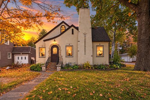 220 4th St Ne, Braham, MN, 55006-3045 | Card Image