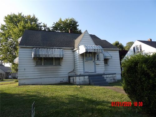907 S Center St, Grove City, PA, 16127-1301 | Card Image