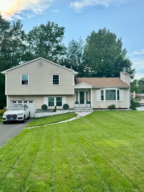 11 White Birch Cir, Bloomfield, CT, 06002-4106 | Card Image