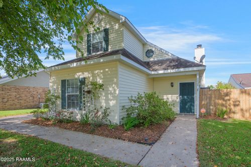 124 Marietta Dr, Youngsville, LA, 70592-5206 | Card Image
