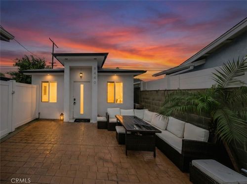 8440 Costello Ave, Panorama City, CA, 91402-3725 | Card Image