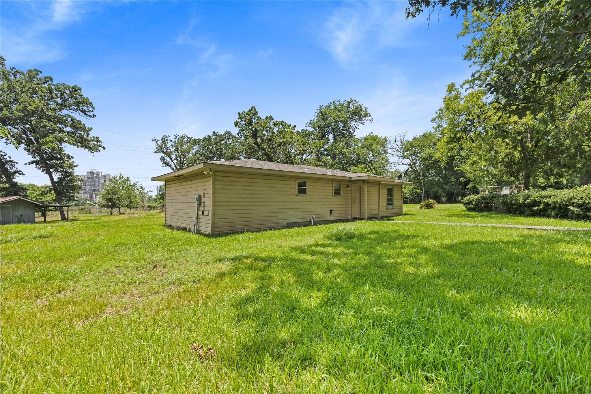 Residential Lease in Willis 4