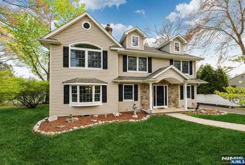 631 Montview Pl, River Vale, NJ, 07675-6263 | Card Image
