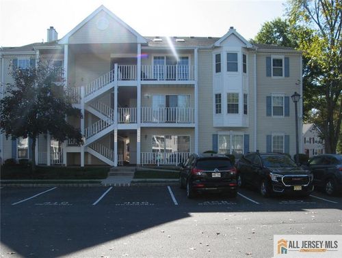152 Darwin Ln, North Brunswick, NJ, 08902-4212 | Card Image