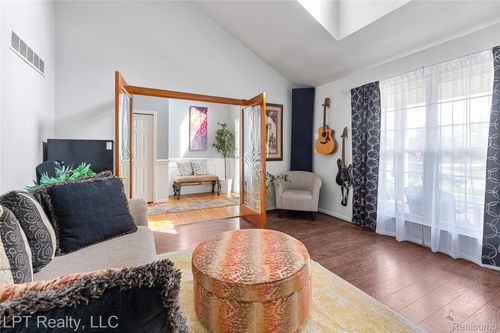 25345 Hunter Ln, Flat Rock, MI, 48134-1486 | Card Image