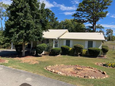 814 Lakeshore Dr Drive, House other with 3 bedrooms, 2 bathrooms and null parking in Dandridge TN | Image 1