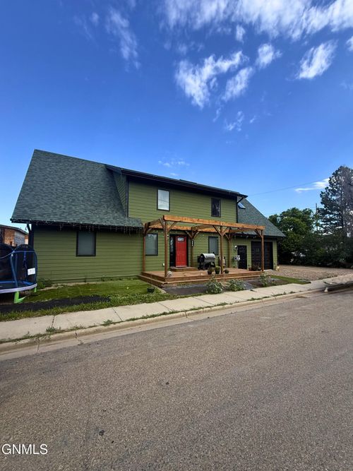 506 6th Ave Ne, Sidney, MT, 59270-4432 | Card Image