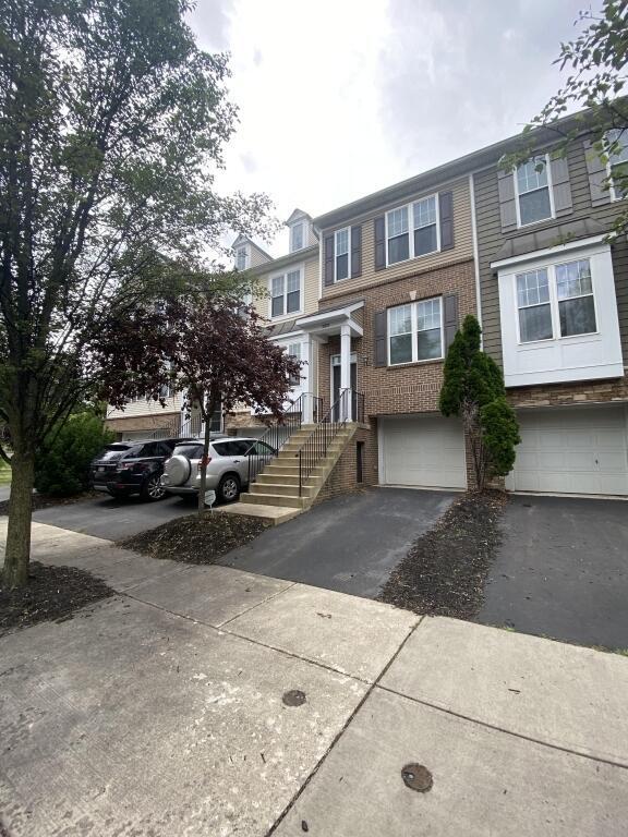 Acarie Dr, Columbus, OH 43219