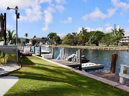 apt-205-467 Golden Isles Dr, Hallandale Beach, FL, 33009-7576 | Card Image