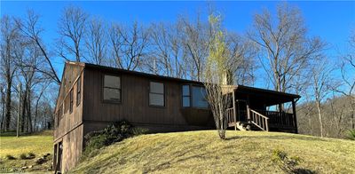 36 Friar Tuck Road, House other with 3 bedrooms, 2 bathrooms and null parking in Belleville WV | Image 2