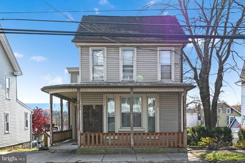 10 E Grand Ave, TOWER CITY, PA, 17980-1120 | Card Image