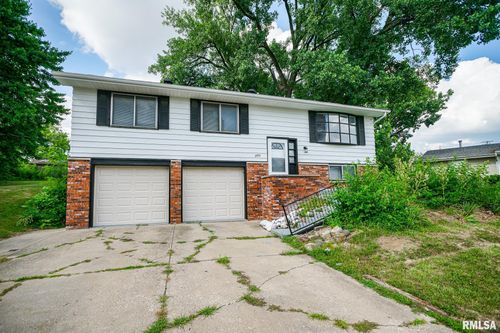 2705 W Millbrook Ct, Peoria, IL, 61615-4131 | Card Image