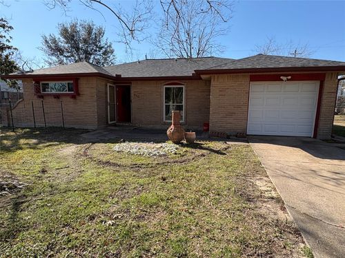 610 Stoneledge Dr, Friendswood, TX, 77546-3629 | Card Image