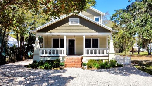 15 8th St, Apalachicola, FL, 32320-1709 | Card Image