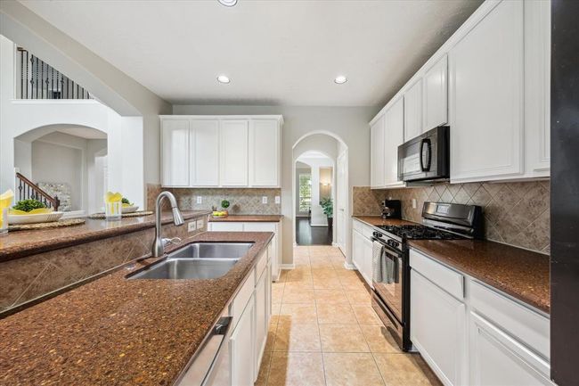 You find endless storage space for seldom used as well as every day cookware, dishes etc. | Image 24