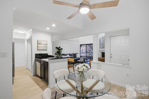 413 W 8th St, Charlotte, NC, 28202-1764 | Card Image