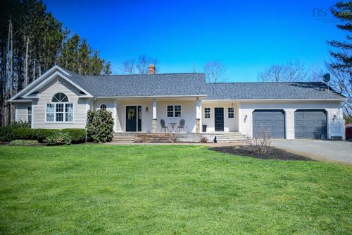 665 Maple St, East Berwick, NS, B0P1E0 | Card Image