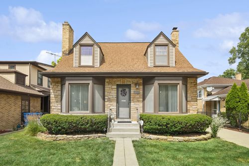 6631 N Caldwell Ave, Chicago, IL, 60646-2735 | Card Image