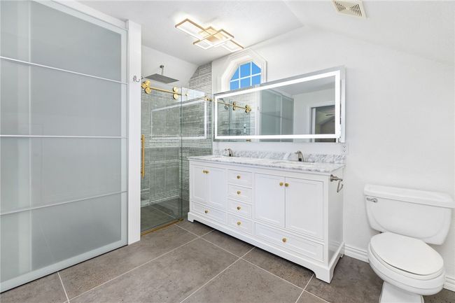 Upstairs Full bath | Image 20