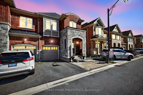 110 Maguire Rd, Newmarket, ON, L3X0M1 | Card Image