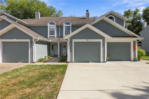 6003 Ne Moonstone Dr, Lee's Summit, MO, 64064-1195 | Card Image