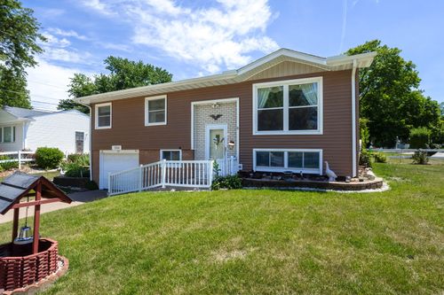 1964 N Oak St, Bettendorf, IA, 52722-4350 | Card Image