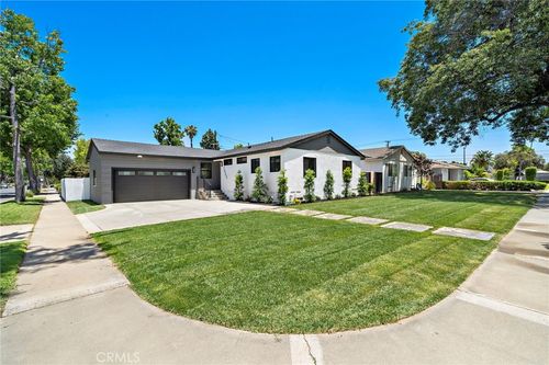 2405 Larchmont Ave, Santa Ana, CA, 92706-2016 | Card Image
