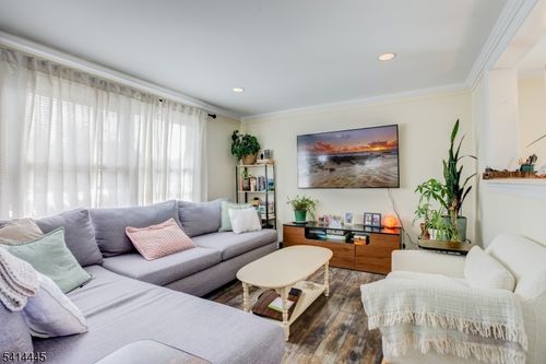 46 Walnut St, Pompton Lakes, NJ, 07442-1142 | Card Image