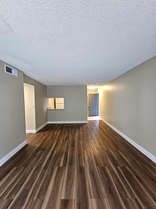 apt-207-2000 N Congress Ave, West Palm Beach, FL, 33401-1697 | Card Image