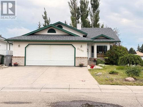 2301 56 Avenue Close, Lloydminster, AB, T9V2V5 | Card Image