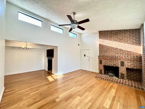 9-104 Turtle Creek Rd, CHARLOTTESVILLE, VA, 22901-6752 | Card Image