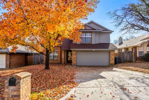 5200 Foley Dr, Arlington, TX, 76013-5329 | Card Image