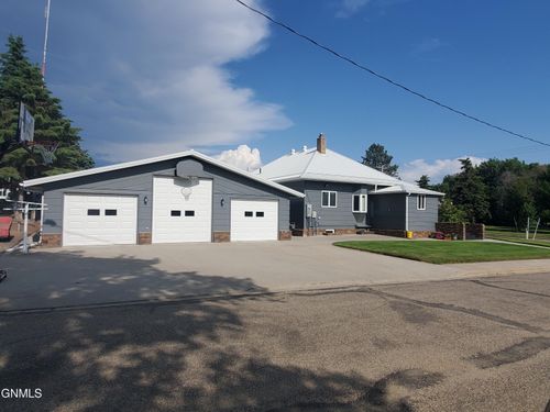 200 W Sampson Ave, Linton, ND, 58552-7205 | Card Image