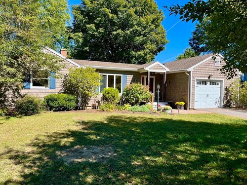 84 Chestnut St, Hatfield, MA, 01038-7926 | Card Image