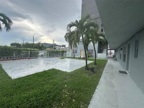 apt-4-615 Ne 8th St, Hallandale Beach, FL, 33009-2500 | Card Image