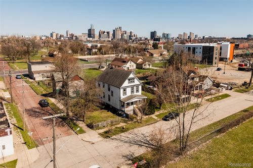 2698 15th St, Detroit, MI, 48216-1103 | Card Image