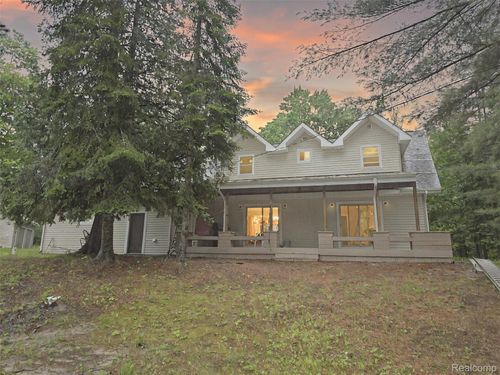 3286 Red Pine Dr, Indian River, MI, 49749-9574 | Card Image