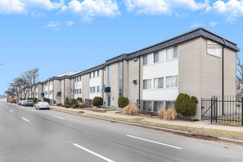 18637 James Couzens Fwy, Detroit, MI, 48235-2586 | Card Image