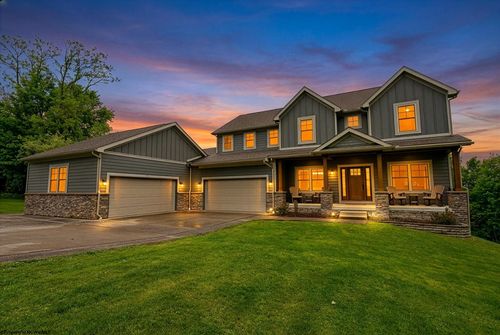 40 Park Ridge Dr, Morgantown, WV, 26508-4033 | Card Image