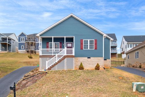 121 Beauregard Dr, STAUNTON, VA, 24401-9064 | Card Image