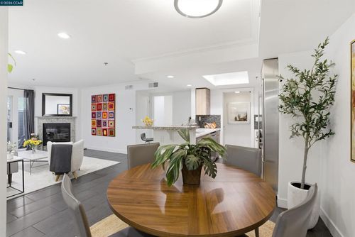 122-2560 2560 Oak Rd, Walnut Creek, CA, 94597 | Card Image