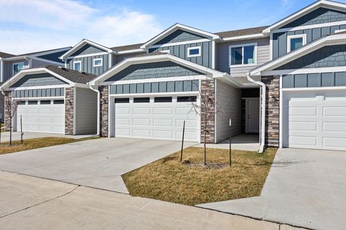 270 Nw Waverly Dr, Waukee, IA, 50263-1265 | Card Image